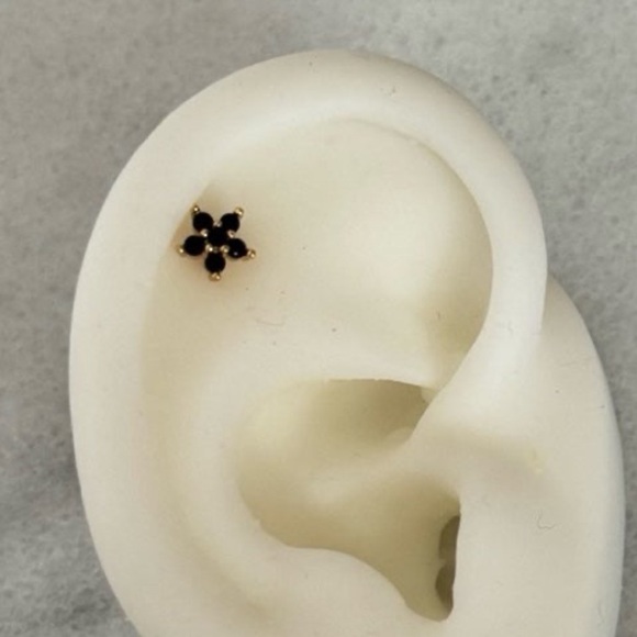 Gold Crystal Black Flower Cartilage Earring Brand New - Picture 1 of 5